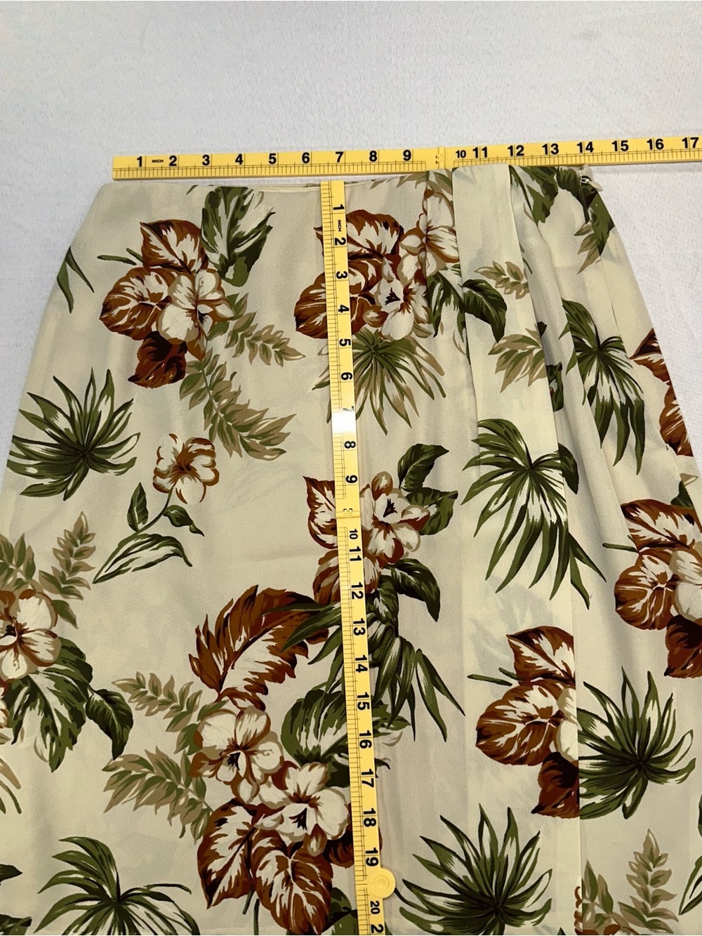 Chaus Skirt Size 10 Mock Wrap Lined Beige Greens Tans Browns Hibiscus - Picture 11 of 11